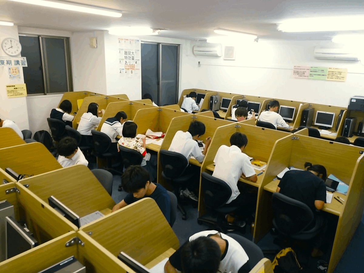MEIRIN高校館・高校部の学習の様子