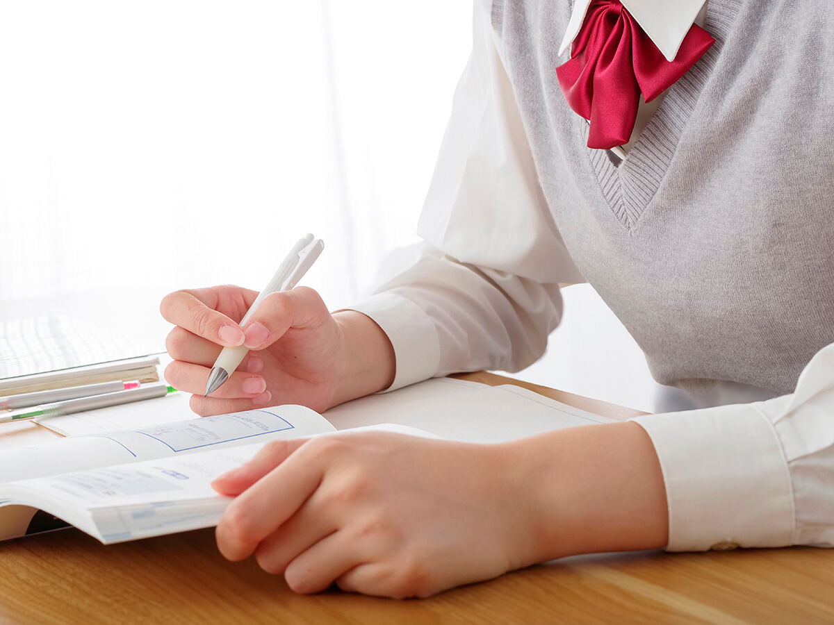 自習している学生の画像