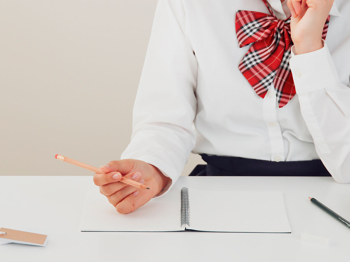 勉強している学生の画像