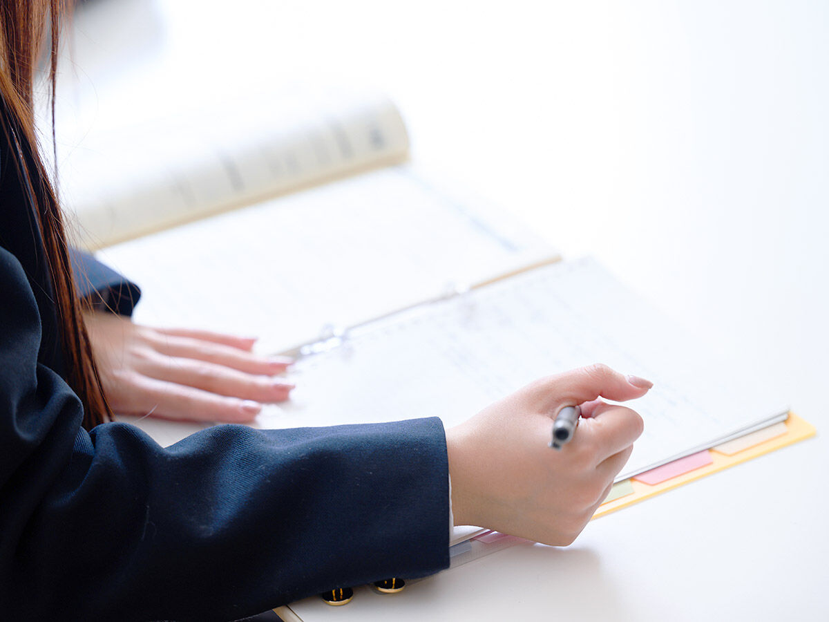 英検対策できる塾で勉強している中学生の画像