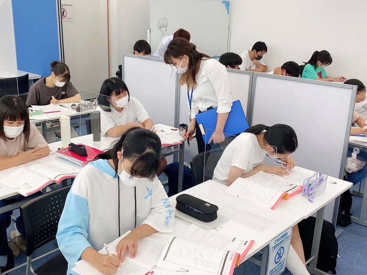 「SEED進学会」の小学生・中学生指導風景