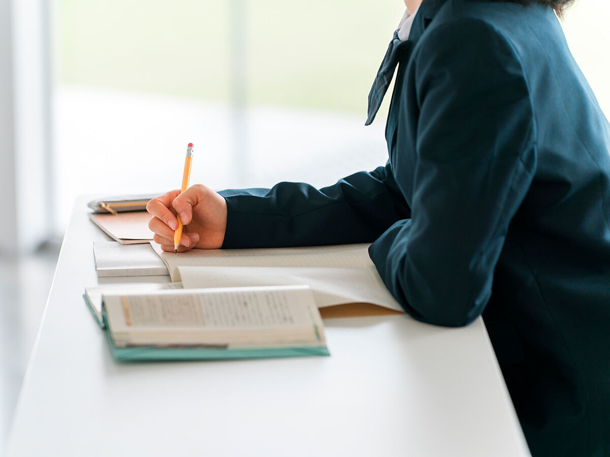 冬期講習を受けている高校生の画像